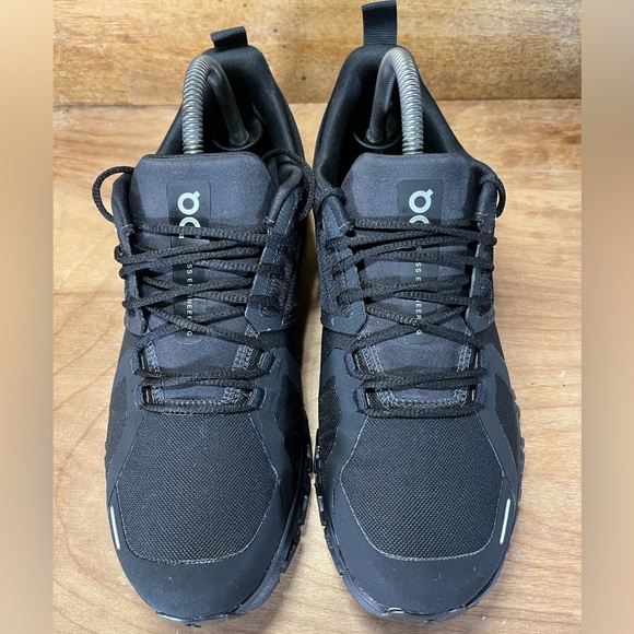 On Cloud 6 WATERPROOF REFLECTIVE Womens Size 8.5 Running Shoes Sneakers Black - Picture 3 of 12